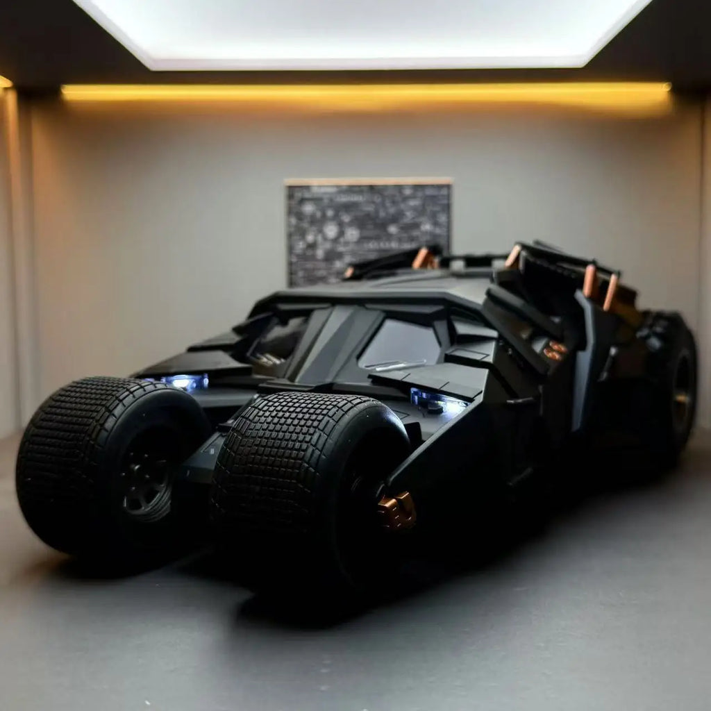 1:18 Cool Batmobile alloy model toys, exquisite desktop ornaments, cool sound and light spray, Christmas gifts