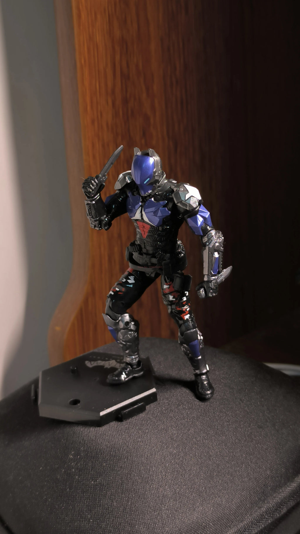 F5 ROUNDD CULTURE Batman: Arkham Knight Deathstroke Red Hood Anime Figure Blind Box Assemble Movable Model Toys Collection Gifts