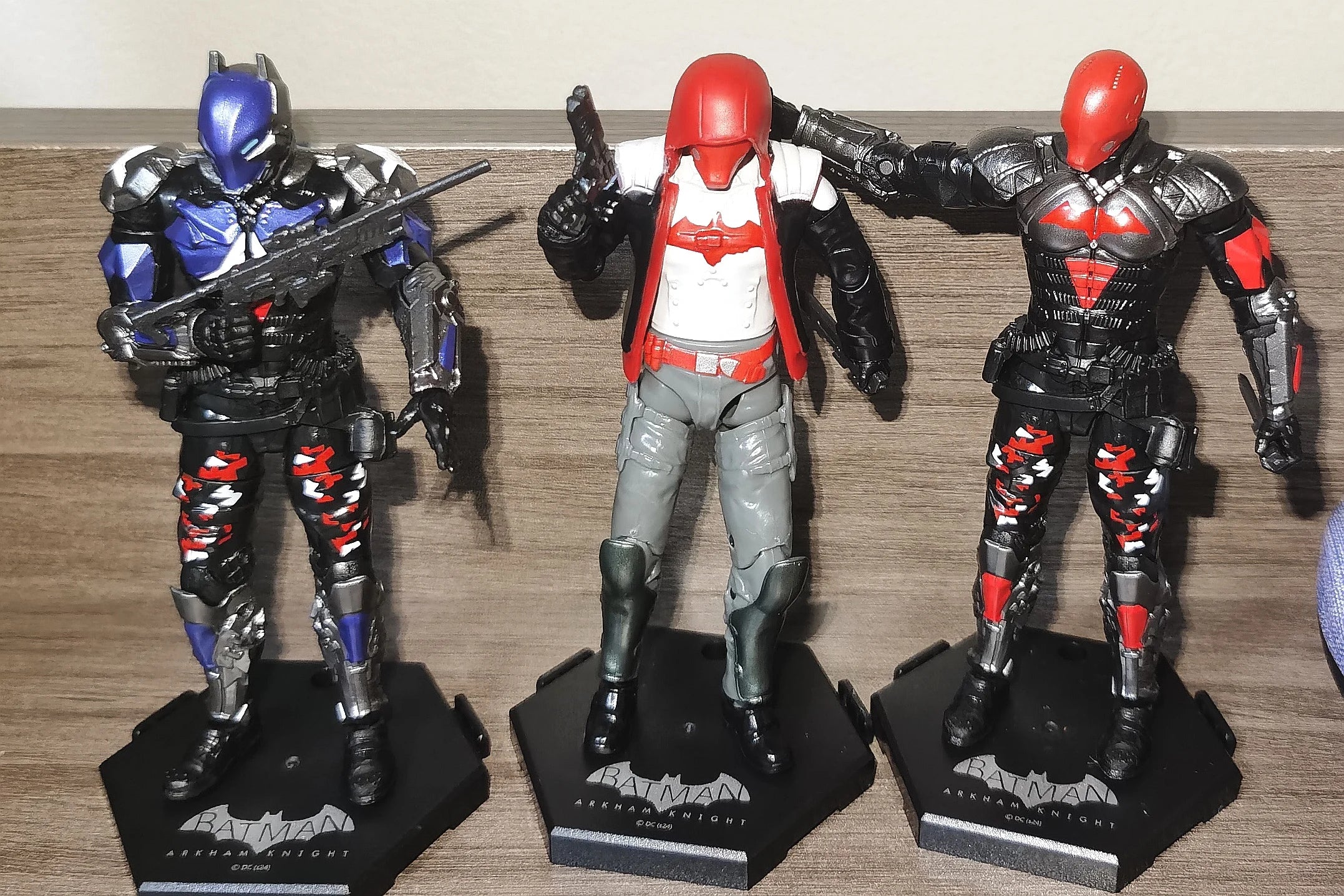 Batman Figure F5 Roundd Culture Batman Series Model Doll Arkham Knight Deathstroke Red Hood Desktop Model Toy Doll Festival Gift