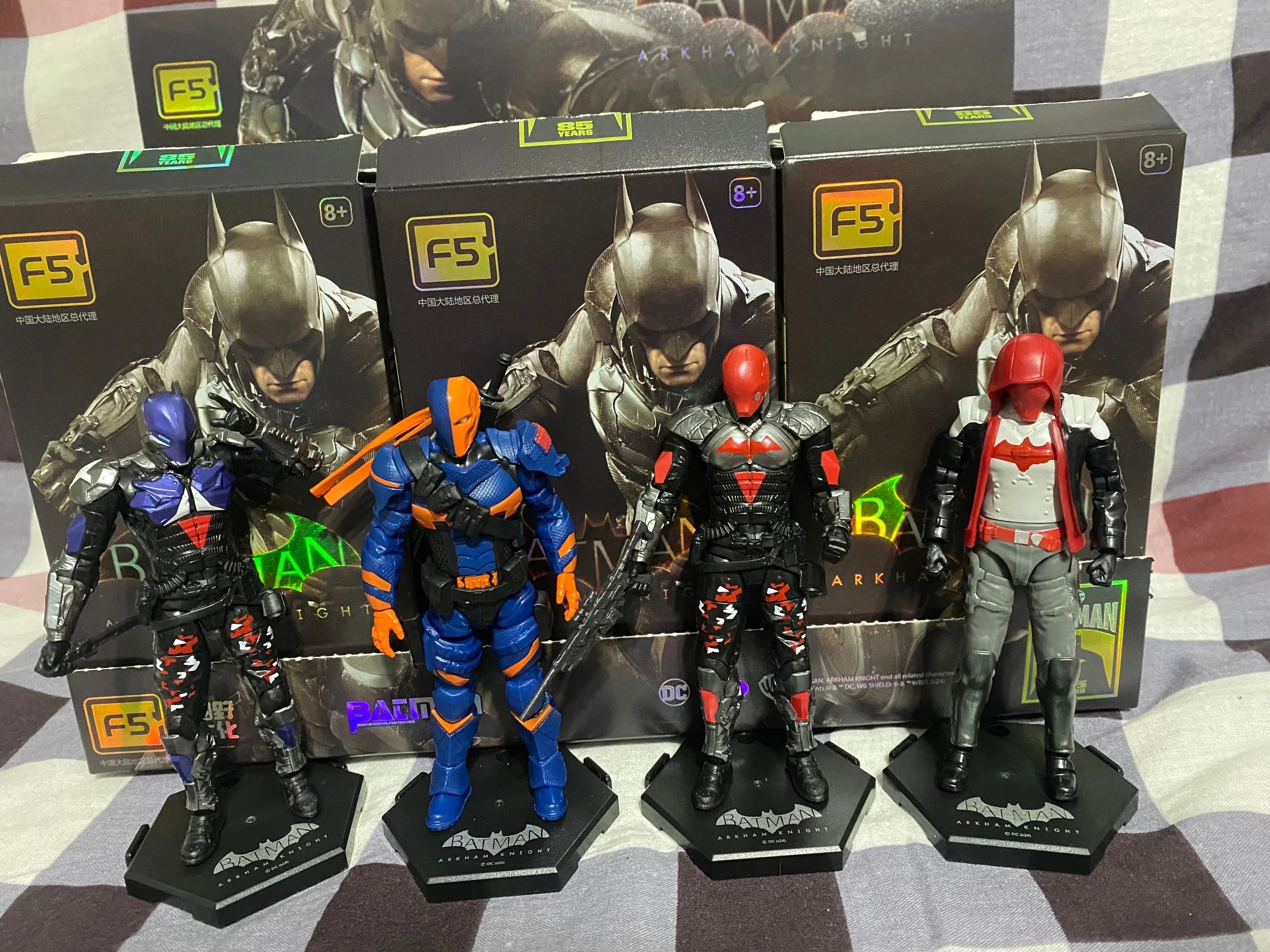 Batman Figure F5 Roundd Culture Batman Series Model Doll Arkham Knight Deathstroke Red Hood Desktop Model Toy Doll Festival Gift