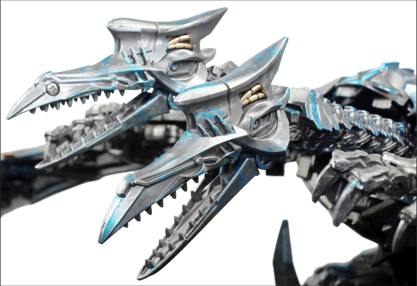 BAIWEI Transformation Robot Strafe TW1104 Deformation Toys TW-1104 Swoop Action Figure Model Super Large Pterosaur With Base